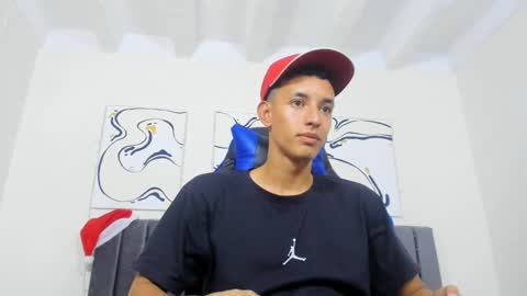 Hi guys im new 3 online show from December 18, 7:52 pm