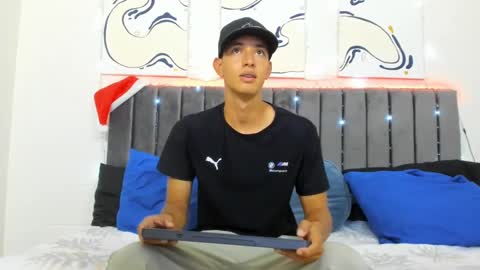 Hi guys im new 3 online show from January 8, 1:53 am