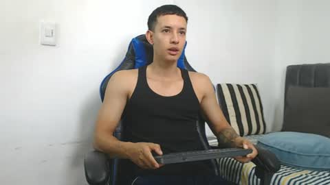 Hi guys im new 3 online show from July 9, 6:11 pm