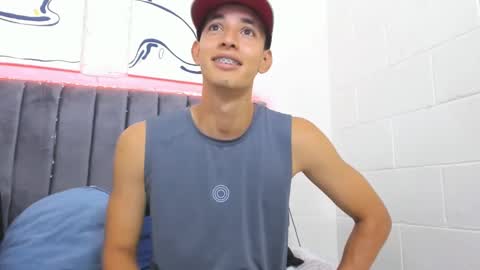 Hi guys im new 3 online show from February 4, 9:10 pm