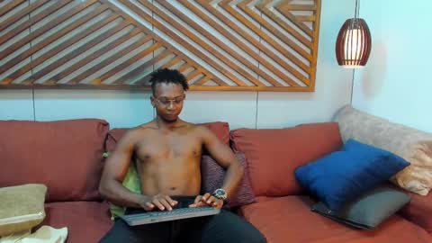 Snapshot of jamalmyst_ chatting on March 1, 7:48 pm   online show from March 1, 7:48 pm