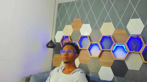 Snapshot of jamalmyst_ chatting on February 21, 7:32 pm   online show from February 21, 7:32 pm