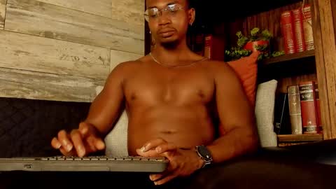 Snapshot of jamalmyst_ chatting on October 18, 6:18 am   online show from October 18, 6:18 am