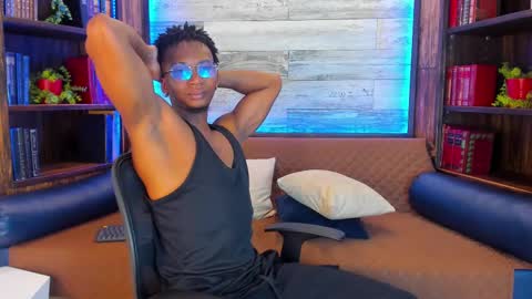 Snapshot of jamalmyst_ chatting on February 20, 7:52 pm   online show from February 20, 7:52 pm