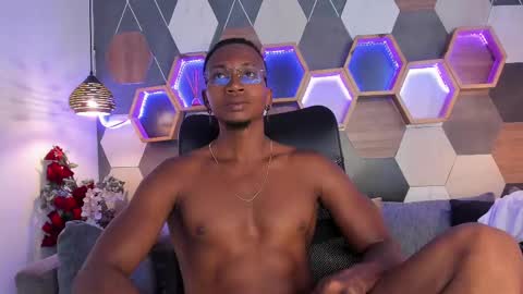 Snapshot of jamalmyst_ chatting on March 5, 8:33 pm   online show from March 5, 8:33 pm