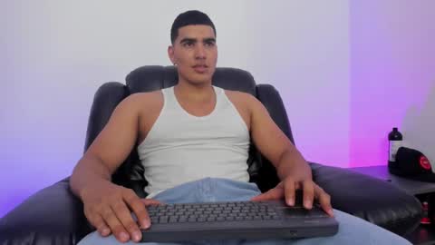 Snapshot of jamesgraay chatting on January 13, 6:49 am James Gray online show from January 13, 6:49 am