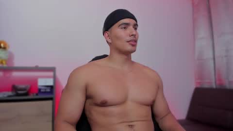 Snapshot of jamesgraay chatting on September 23, 5:51 am James Gray online show from September 23, 5:51 am