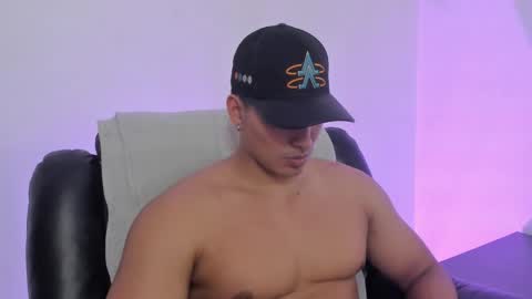 Snapshot of jamesgraay chatting on March 4, 7:54 pm James Gray online show from March 4, 7:54 pm