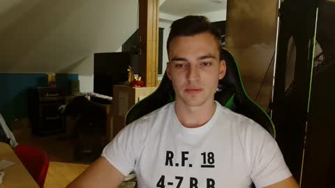 jamesss11158699 online show from December 14, 5:25 pm