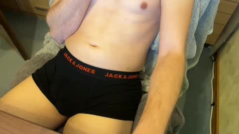 janni_95 online show from December 21, 3:42 pm