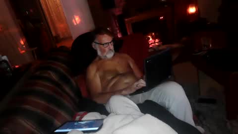 Snapshot of jasonreloaded694u chatting on January 27, 9:44 am Jason online show from January 27, 9:44 am