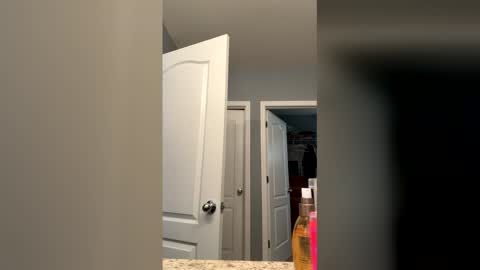 itshis10inchesforbitches online show from December 22, 12:57 pm