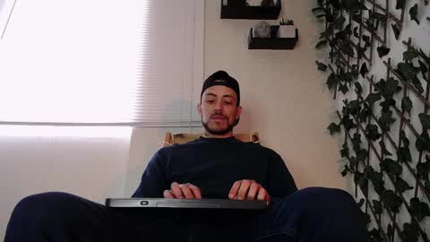 Snapshot of jasson_king01 chatting on February 11, 6:33 pm JKing  online show from February 11, 6:33 pm