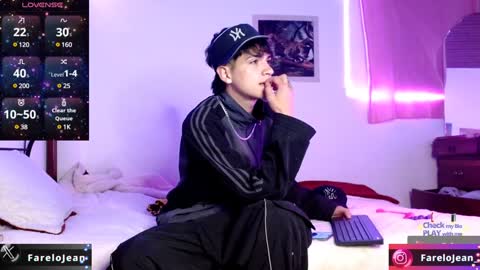 Snapshot of jeanfarelo chatting on December 17, 7:29 am Jean online show from December 17, 7:29 am