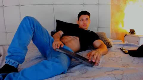 jeicob gagnon online show from December 11, 3:44 pm