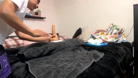 Hungjessy online show from December 13, 5:00 pm