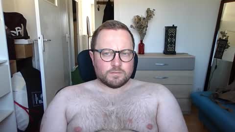 Snapshot of jeuneloup92 chatting on October 12, 9:25 am jeuneloup92 online show from October 12, 9:25 am