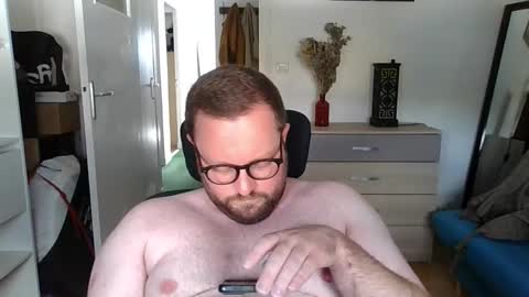 Snapshot of jeuneloup92 chatting on September 21, 12:49 pm jeuneloup92 online show from September 21, 12:49 pm