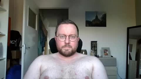 Snapshot of jeuneloup92 chatting on February 25, 5:15 pm jeuneloup92 online show from February 25, 5:15 pm