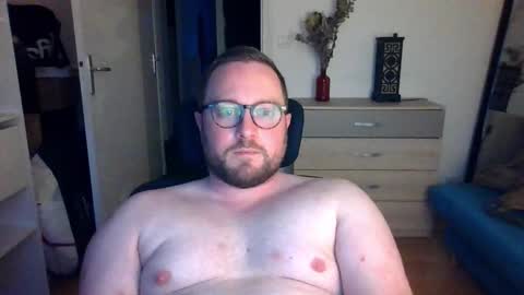 Snapshot of jeuneloup92 chatting on October 30, 5:14 pm jeuneloup92 online show from October 30, 5:14 pm