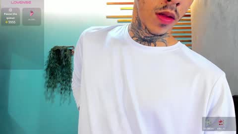 Snapshot of jharol_cardona chatting on December 30, 1:15 am Jharol  online show from December 30, 1:15 am