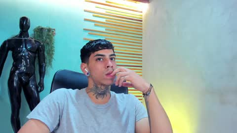 Snapshot of jharol_cardona chatting on December 8, 6:06 pm Jharol  online show from December 8, 6:06 pm