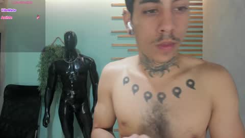 Snapshot of jharol_cardona chatting on February 5, 1:15 am Jharol  online show from February 5, 1:15 am