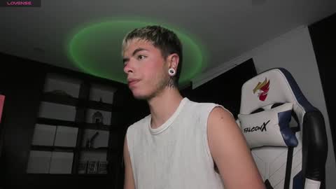 Snapshot of jhn_morghan chatting on December 28, 7:22 am Morghan online show from December 28, 7:22 am