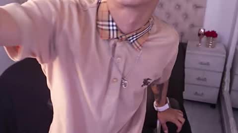 jhoanleandro online show from March 12, 4:42 am