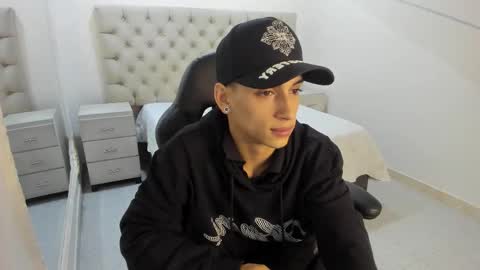 jhoanleandro online show from December 1, 5:10 am