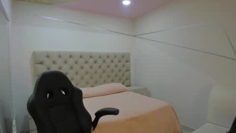 jhoanleandro online show from November 12, 4:18 am