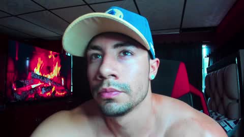 Jhojan Strong  online show from February 7, 9:58 pm