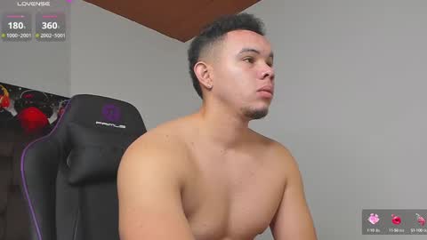 Snapshot of jhotta_foxx chatting on March 5, 7:05 am Jhonatan80  online show from March 5, 7:05 am
