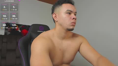 Snapshot of jhotta_foxx chatting on February 17, 12:05 pm Jhonatan80  online show from February 17, 12:05 pm
