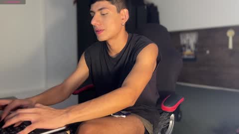 jim_dancer online show from December 24, 5:13 pm