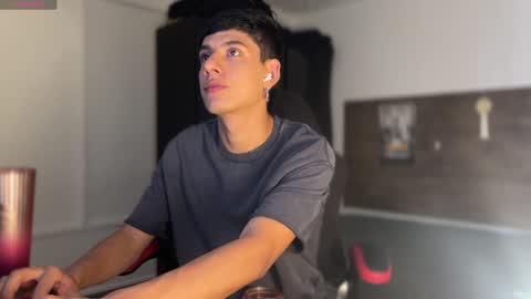 jim_dancer online show from December 11, 9:22 pm