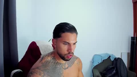 Snapshot of joe_esthetic chatting on October 25, 10:22 pm joe_esthetic online show from October 25, 10:22 pm
