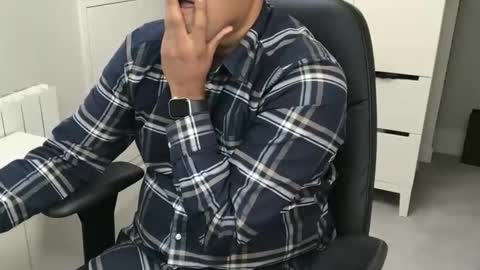 Snapshot of joeshades21 chatting on September 26, 8:34 am joeshades21 online show from September 26, 8:34 am