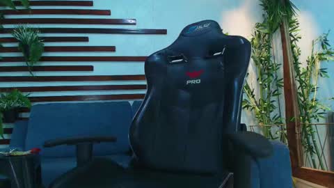     online show from October 5, 6:39 am