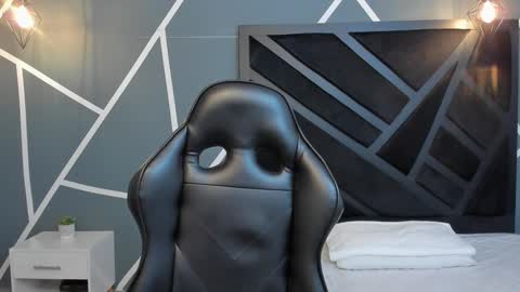 Johan Williams online show from December 7, 2:53 am