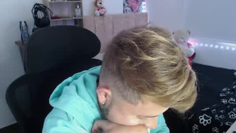 JOHAN independient model online show from February 3, 7:10 pm