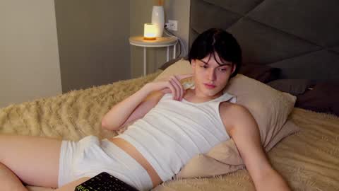 Snapshot of john_arthurs chatting on February 5, 5:21 pm John online show from February 5, 5:21 pm