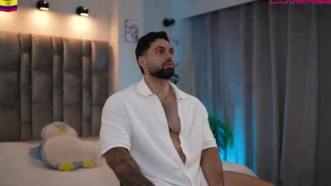 john online show from April 15, 11:04 pm