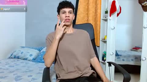 Snapshot of john_ssnow29 chatting on February 21, 9:32 pm john_ssnow29 online show from February 21, 9:32 pm