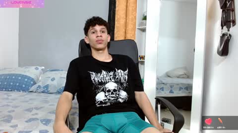 Snapshot of john_ssnow29 chatting on December 19, 6:12 pm john_ssnow29 online show from December 19, 6:12 pm