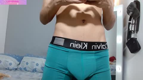 Snapshot of john_ssnow29 chatting on December 13, 9:20 pm john_ssnow29 online show from December 13, 9:20 pm