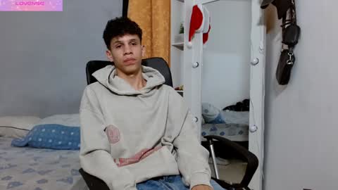 Snapshot of john_ssnow29 chatting on January 29, 9:39 pm john_ssnow29 online show from January 29, 9:39 pm