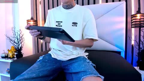 johnsonisaac94  online show from January 18, 6:04 am