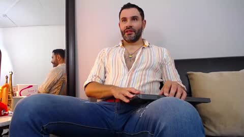 Snapshot of jonas_beard1 chatting on December 3, 7:55 pm  JONAS BEARD  online show from December 3, 7:55 pm