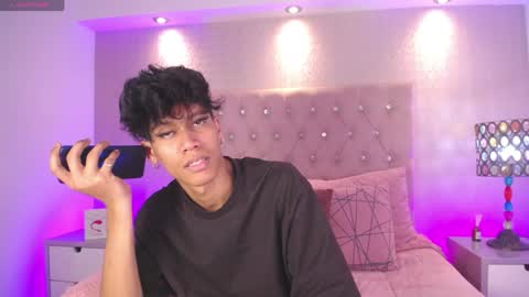 Jonas  online show from April 4, 5:26 am